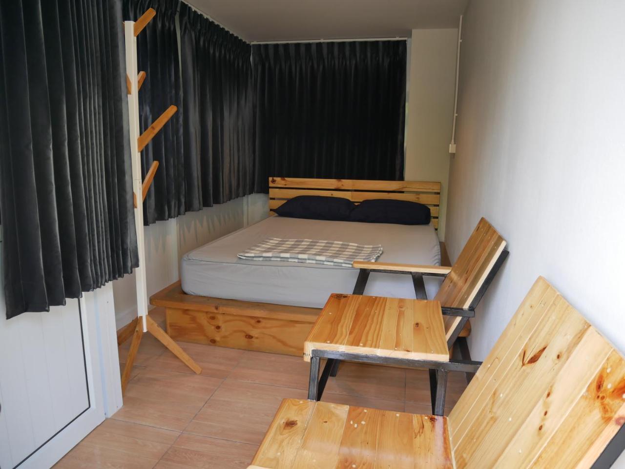 EQ Hostel Thong Sala Buitenkant foto